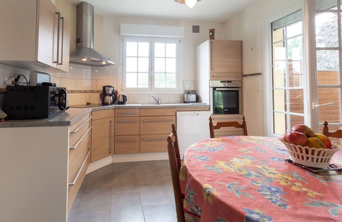 Quevert House | Maison Auviais - Three Bedroom House, Sleeps 8