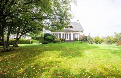 Quevert House | Maison Auviais - Three Bedroom House, Sleeps 8