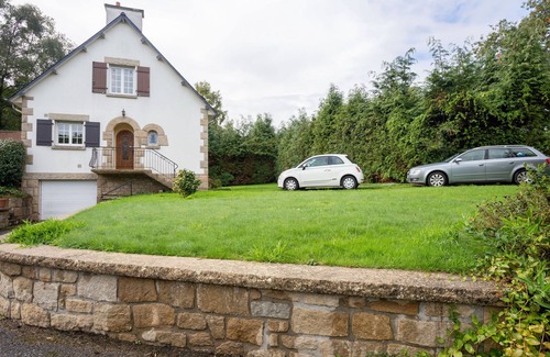 Quevert House | Maison Auviais - Three Bedroom House, Sleeps 8