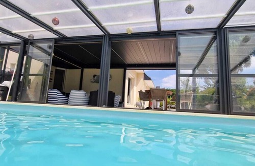 Locmaria-Grand-Champ House | Maison Avec Piscine Couverte et Chauffée et Pergola Bioclimatique de 30m²