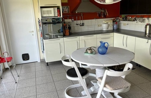 Couvin House | Maison Avec Grand Jardin et Jacuzzi, Proche de la Forêt