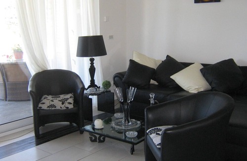 Krimovica House | Maison Blanche: modern villa for max 10 people with tennis court, pool, golf