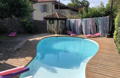 Gee-Riviere House | Maison chaleureuse avec piscine partagee a Gee Riviere 55 m²