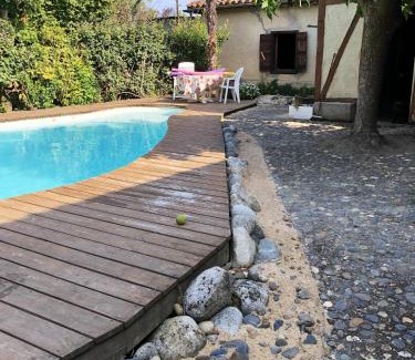 Gee-Riviere House | Maison chaleureuse avec piscine partagee a Gee Riviere 55 m²