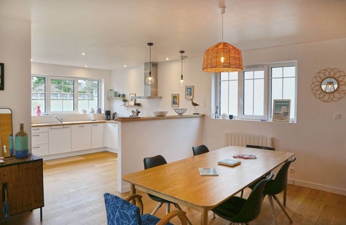 Carolles House | Maison Chaleureuse et Claire Proche de la Plage de Carolles Jullouville