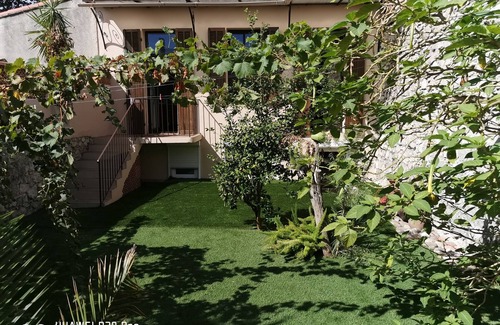 La Capelette House | Maison Charmante et Spacieuse Avec Grand Jardin et Garage