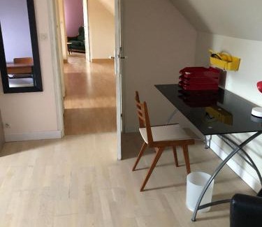 Montfort-le-Gesnois House | maison climatisée 2 chambres garage wifi de 1 a 5 voyageurs