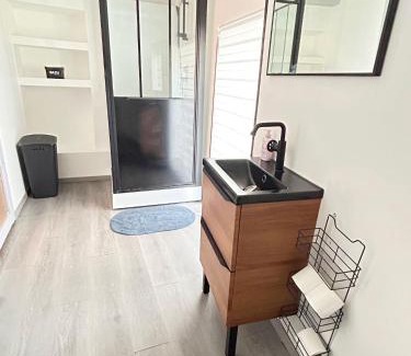 Auxerre Apartment | Maison Cosy , parking gratuit , 5 min aux Auxerre