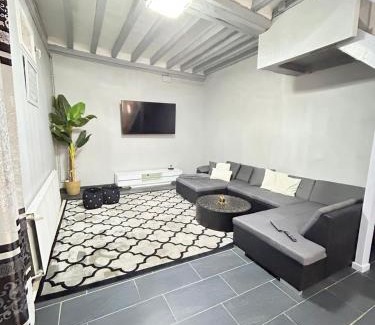 Auxerre Apartment | Maison Cosy , parking gratuit , 5 min aux Auxerre