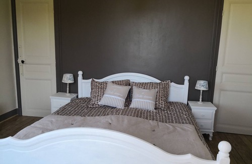 St Georges la Pouge Bed & Breakfast | Maison Courbarien