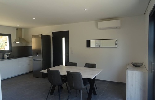 Saint-Martin-d'Ardeche House | Maison D'aaron, 4 Personnes Avec Piscine Commune a Deux Logements