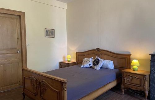 Montvicq House | Maison de Campagne avec Jardin Clos, Wi-Fi, Animaux Acceptés et Proche Station Thermale Néris les Bains - FR-1-489-272