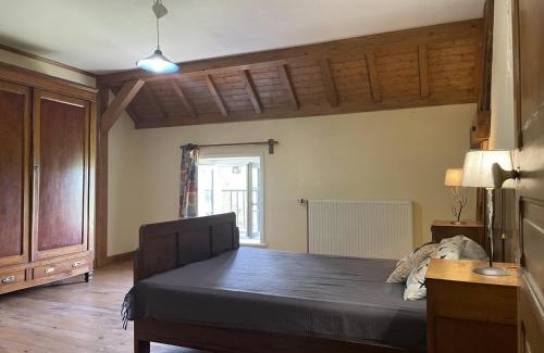 Montvicq House | Maison de Campagne avec Jardin Clos, Wi-Fi, Animaux Acceptés et Proche Station Thermale Néris les Bains - FR-1-489-272