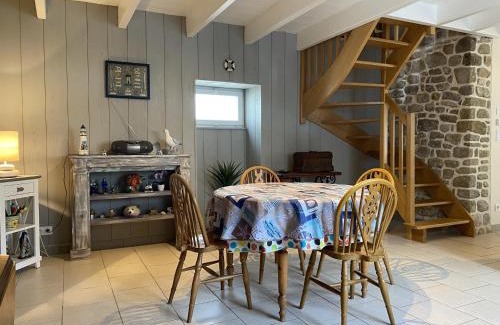 Erdeven House | Maison de Charme à Erdeven, Proche Plages et Sentiers, 3 Pièces, 4 Pers, Cour Privée - FR-1-397-38