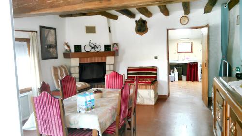 Loire - Vignobles et Nohain House | Maison de charme à Saint-Père avec cheminée cosy
