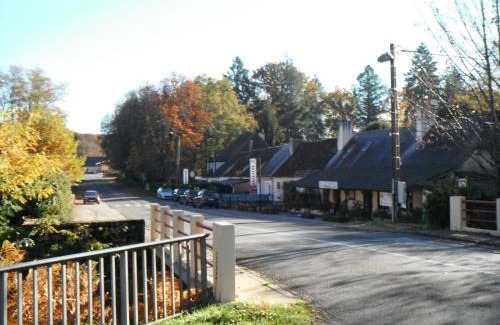 Saint-Bonnet-Troncais Apartment | Maison de L`Etang