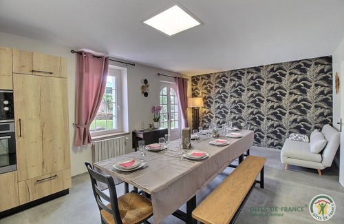 Plenee-Jugon House | Maison de la Ville-j