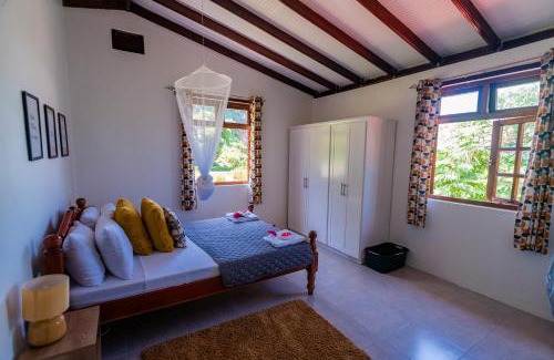 Saint Peter Parish House | Maison de Lecointe