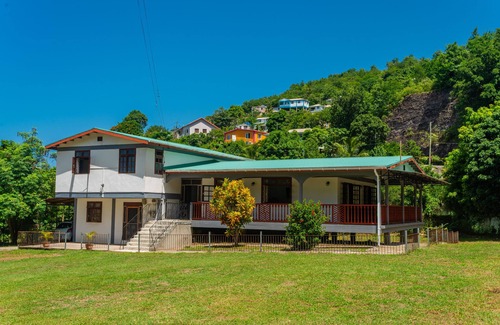 Saint Peter Parish House | Maison de Lecointe - Spacious 4-bed House
