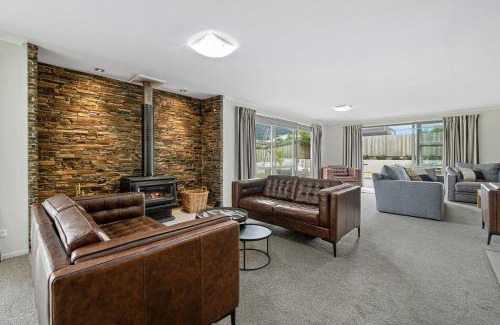 Lake Hawea House | Maison de Maude - Lake Hawea Holiday Home