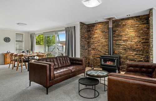 Lake Hawea House | Maison de Maude - Lake Hawea Holiday Home