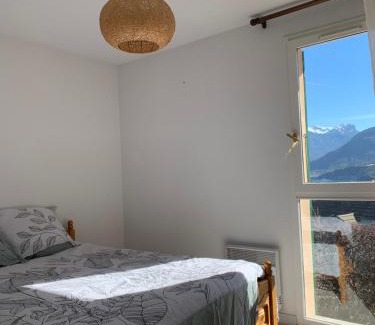 Le Sauze-du-Lac Ski Chalet | Maison de montagne au bord du lac