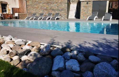 Saint-Santin-Cantales Villa | Maison de Pruns - Piscine - Spacieuse - Calme