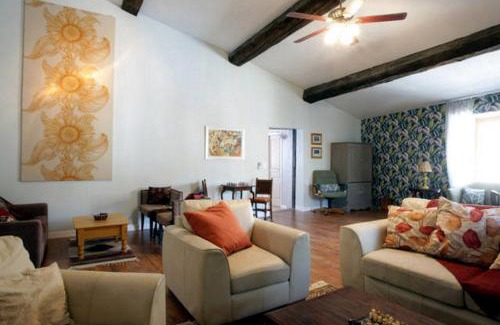 Montolieu Apartment | Maison de Textile Apartment