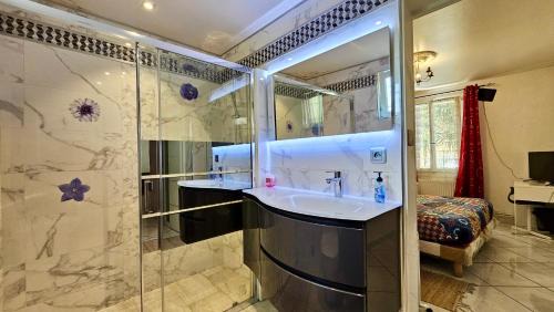 Stains Villa | Maison de Vacances mais pas de fêtes