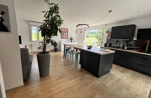 Jeuxey House | Maison de Vacances , Terrasse, Piscine, Jardin à 2 min de la Ville