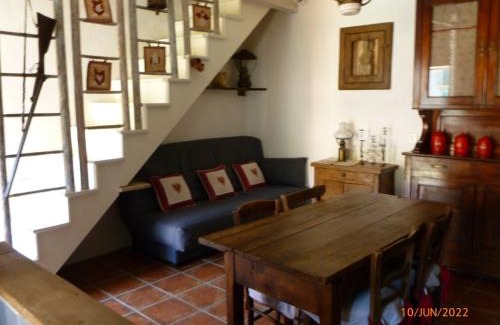 Saint-Jean-et-Saint-Paul House | Maison de village