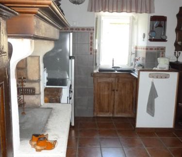 Saint-Jean-et-Saint-Paul House | Maison de village