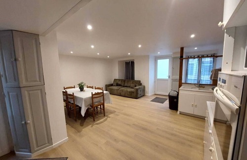 Isigny-sur-Mer House | Maison de Ville et Plages du Débarquement - 2 Ch - 6 Personnes