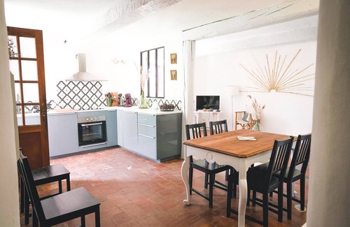 Rognes House | Maison du Berger in the heart of a Provencal vineyard