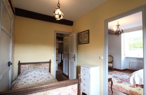 Rabodanges House | Maison du Chapelain avec Cheminée, Jardin et Animaux Acceptés - FR-1-497-54
