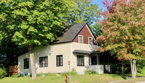 Lac-Megantic House | Maison du lac