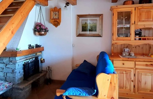 Chatel Apartment | Maison du Soleil, Appartamento in Antico Borgo con Ampia Vista Sulla Vallata