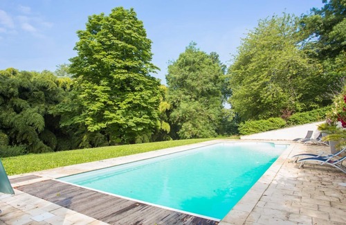 Lussac Villa | Maison Du Vins - Six Bedroom Villa, Sleeps 12