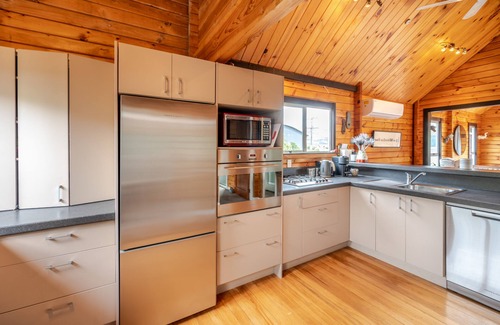 Akaroa House | Maison en Noyer - Akaroa Holiday Home