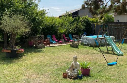 Orveau-Bellesauve House | maison en pierre atypique sur jardin paysagé