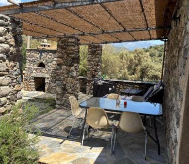 Moltifao House | Maison en pierre corse avec vue entre mer et montagne