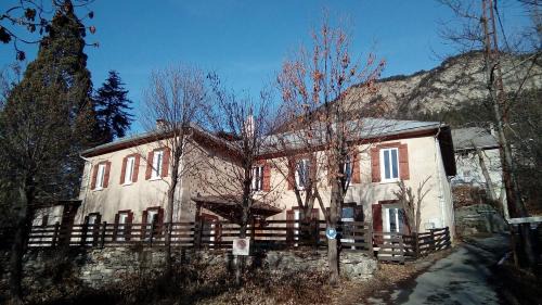 Jausiers Bed & Breakfast | Maison familiale des Gueyniers