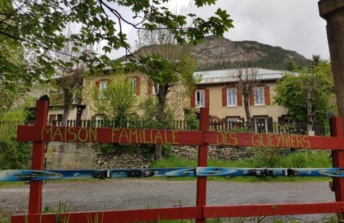 Jausiers Bed & Breakfast | Maison familiale des Gueyniers