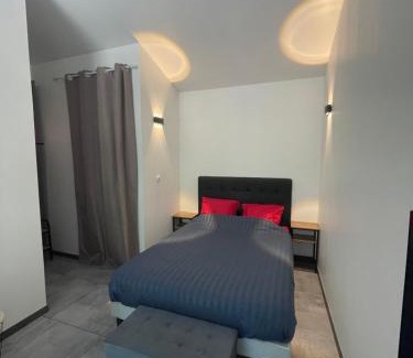 Saint-Georges-des-Coteaux House | Maison avec grand espace en hauteur