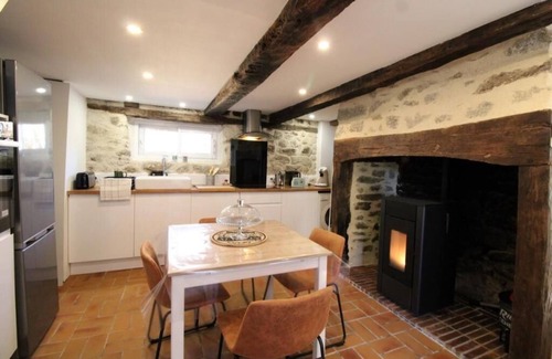 Saint-Mamet-la-Salvetat House | Maison de Campagne Rénovée Animaux de Compagnie Acceptés