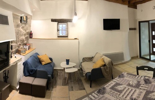 Villefranche-de-Conflent House | Maison Familiale en Pierre, Avec sa Terrasse, au Coeur des Remparts
