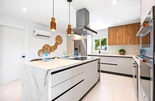 Key Colony Beach House | Maison Grand Blue Arenas/MiniGolf/BeachCanal/Game Room