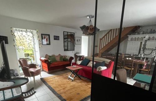 Pont-l'Abbe House | Maison historique - cour - centre-ville -plage 10 mn