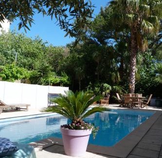 Vielle-Chapelle Villa | Maison jardin grande piscine , sortie bateau possible