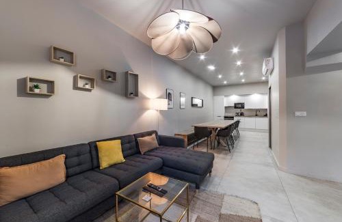 Gratte Ciel Villa | MAISON LE GRATTE CIEL - séminaire ou famille, salle de réunion, 8 chambres Clim, Jardin & Salle de sport